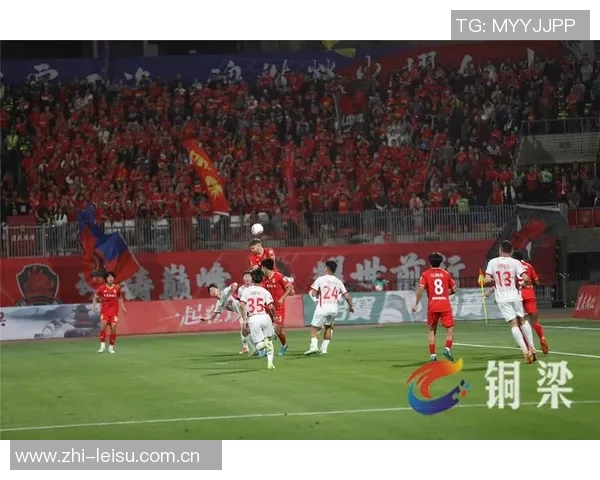 重庆足球队荣登足球意识排行榜首位引发热议与关注
